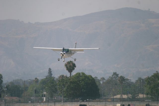 Cessna Skylane (N94MN)