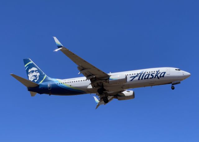 Boeing 737-800 (N563AS)