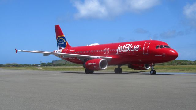 Airbus A320 (N615JB)