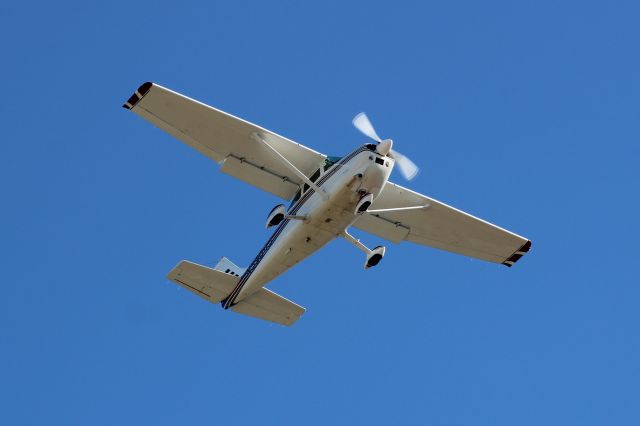 Cessna Skylane (N5904J)