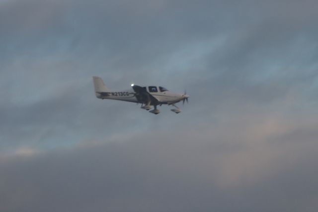Cirrus SR-22 (N213CG)