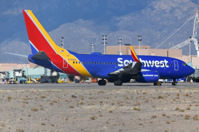 Boeing 737-700 (N7889A)