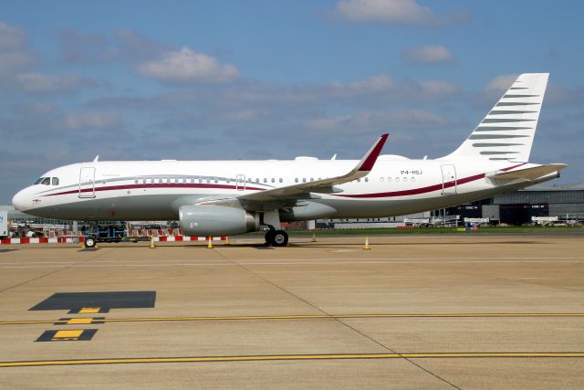 Airbus A320 (P4-HSJ) - Global Jet Aruba Airbus A320 Prestige parked on Stand 453 on 24-Apr-25 prior to departure for HEGN.