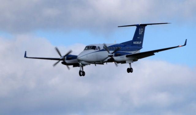 Beechcraft Super King Air 350 (N838UP) - On final is this Beechcraft Super King Air 350 in the Spring of 2019.