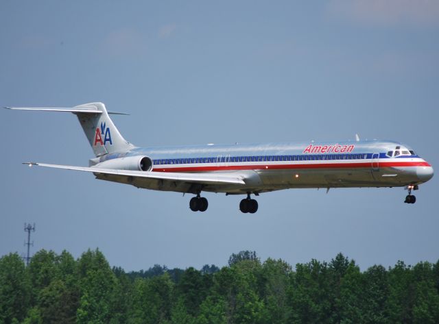 McDonnell Douglas MD-83 (N588AA) - Arriving 18C - 4/27/12