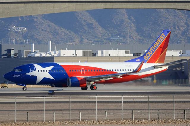 BOEING 737-300 (N352SW) - Southwest Boeing 737-3H4 N352SW Lone Star One at Phoenix Sky Harbor on February 24, 2015.