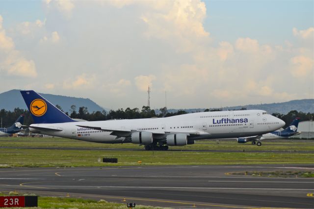 BOEING 747-8 (D-ABYD) - Boeing B747-830 D-ABYD MSN 37829 of Lufthansa named "Mecklenburg-Vorpommern" into the touch down in Mexico City International Airport (07/2018).