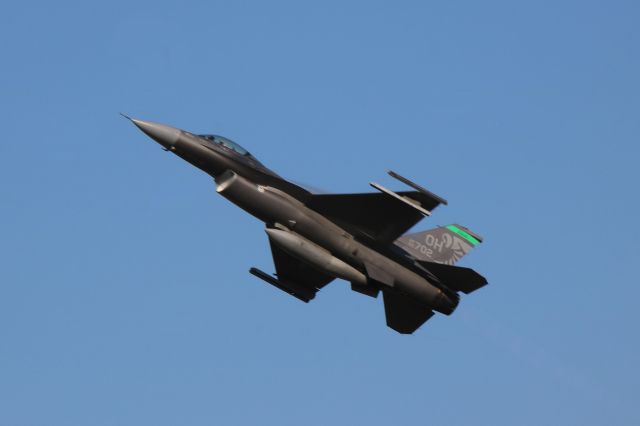 Lockheed F-16 Fighting Falcon (90-0702) - A USAF F-16CM Fighting Falcon (90-0702 c/n 1C-310) from the 112th Fighter Squadron, 180th Fighter Wing, Ohio Air National Guard, arriving on 22 Sept 2017 for AirShow London 2017.
