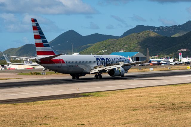 Boeing 737-800 (N837NN) - Oneworld livery April 2022