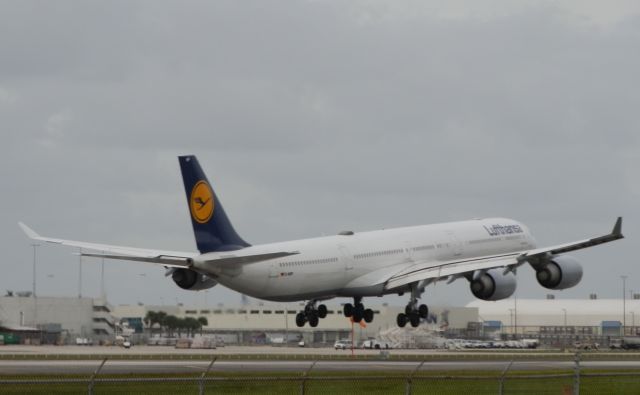 Airbus A340-600 (D-AIHP)