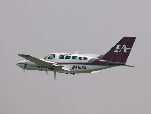 Mooney M-20 (N410BK) - It is a C402. Departure RW 06 at KACK.