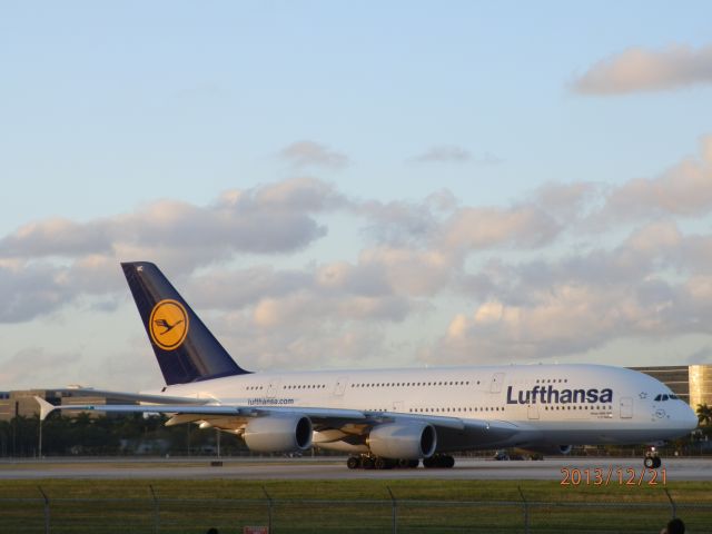 Airbus A380-800 (D-AIMC)