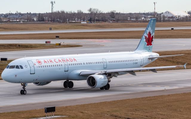 Airbus A321 (C-GIUE)