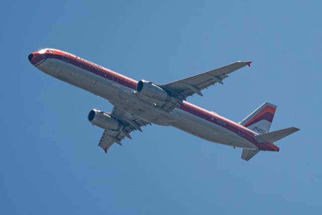 Airbus A321 (N582UW)