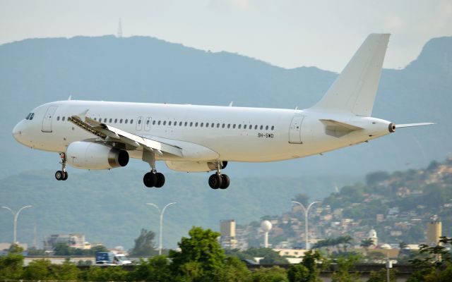 Airbus A320 (9H-SWD)