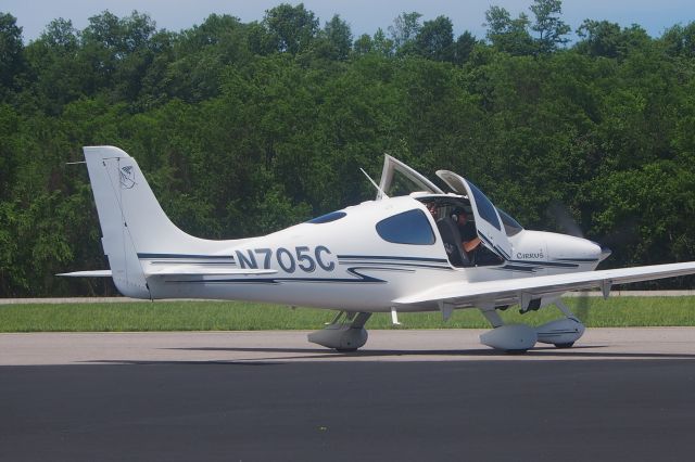 Cirrus SR-22 (N705C)
