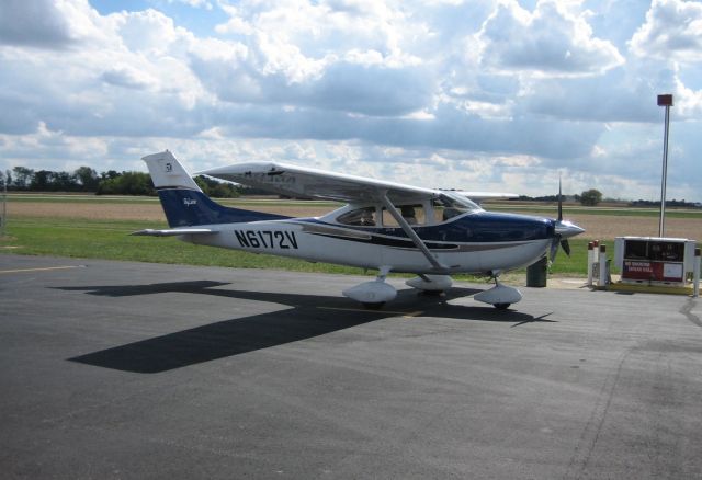 Cessna Skyhawk (N6172V) - fueled and ready to go