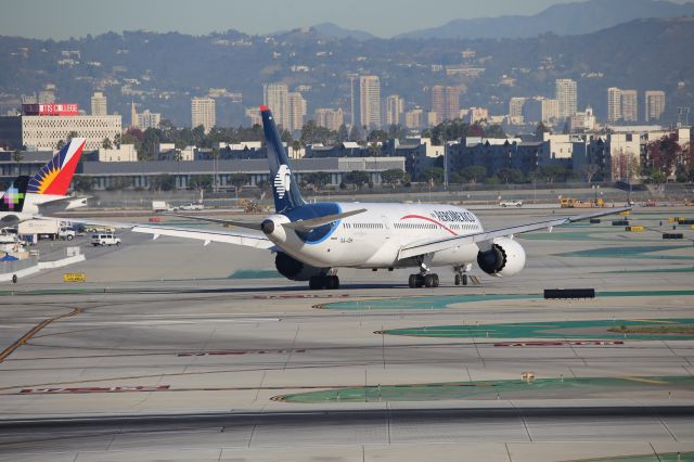 Boeing 787-9 Dreamliner (XA-ADH)