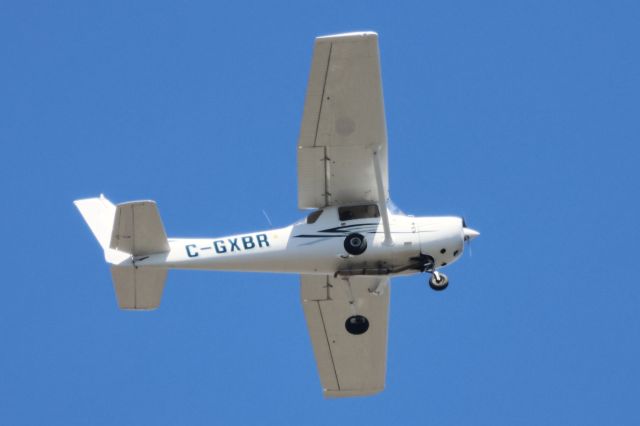 Cessna Commuter (C-GXBR) - C-GXBR Cessna Commuter 150 M Survolant la ville de Lavaltrie QC. Le 01-05-2025 à 10:54