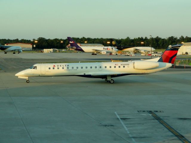 Embraer ERJ-145 (N566RP)