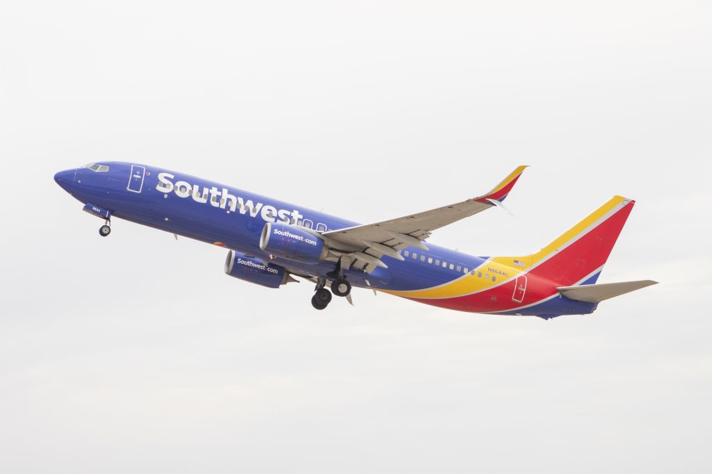 Boeing 737-800 (N8644C)