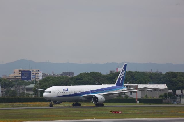 BOEING 777-300 (JA756A)