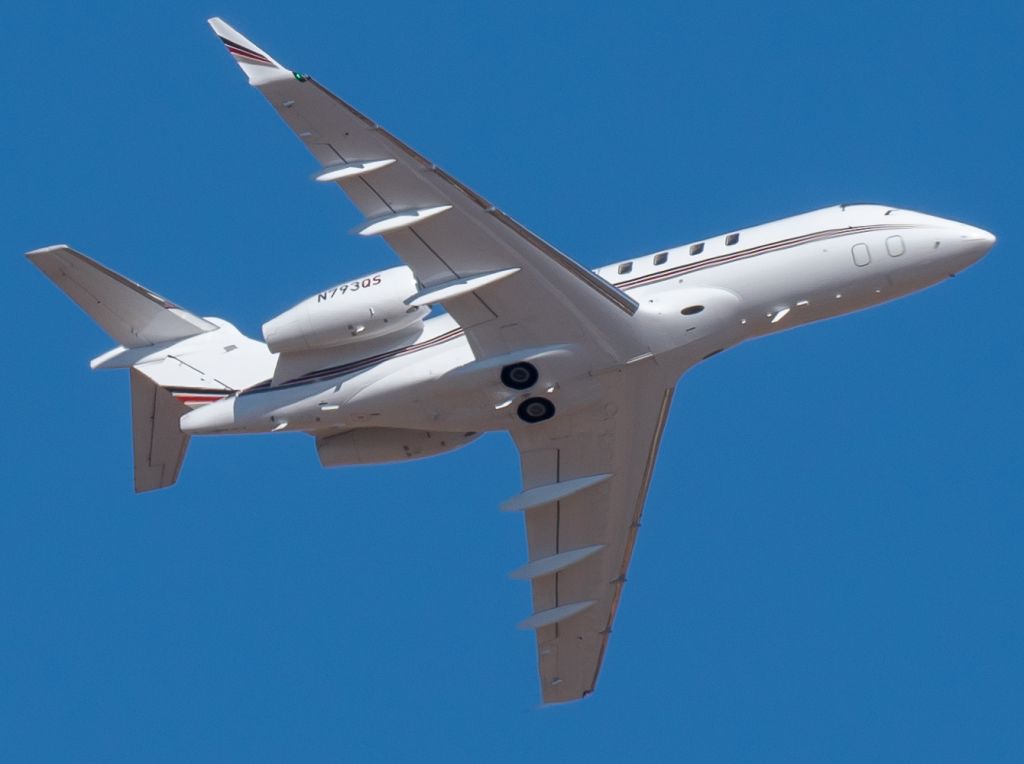 Canadair Challenger 350 (N793QS)