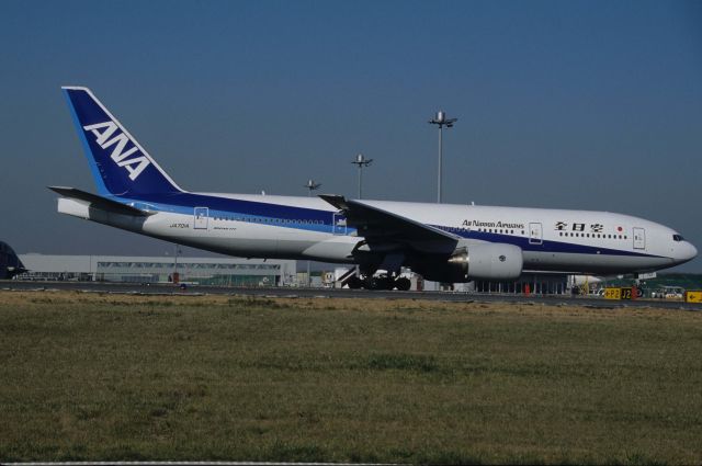 Boeing 777-200 (JA701A) - Taxing at Tokyo-Haneda Intl Airport on 1997/12/13