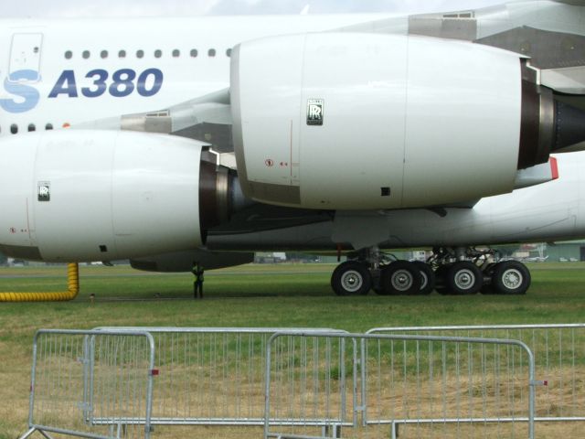 Airbus A380-800 —