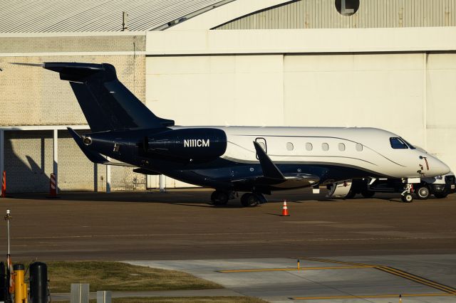 Embraer Phenom 300 (N111CM)