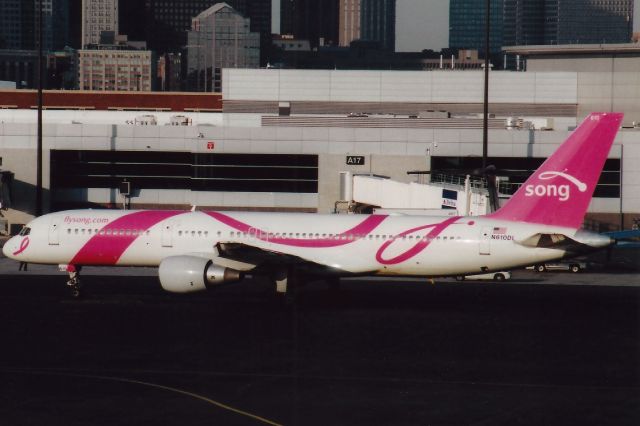 Boeing 757-200 (N610DL) - From 11/19/2005