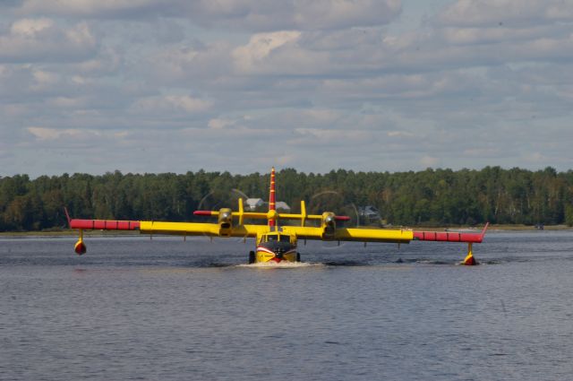 Canadair CL-41 Tutor — - Jétais près du lac Blouin près de Val-dOr quand ce CL-415 se préparait à décoller.