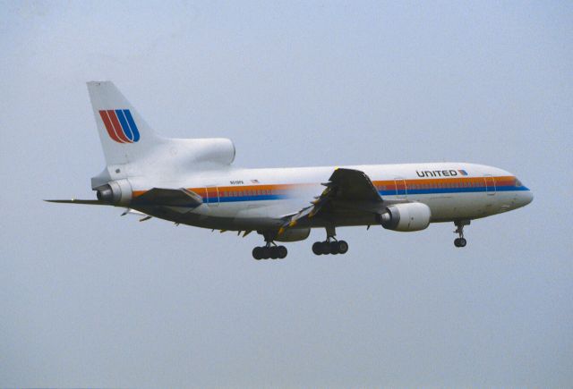 Lockheed L-1011 TriStar (N510PA) - Final Approach to Narita Intl Airport Rwy16 on 1986/09/15