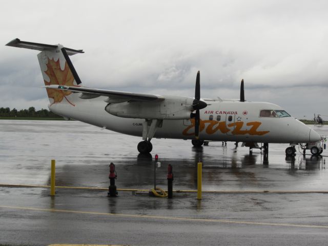 de Havilland Dash 8-400 (C-GJMI)