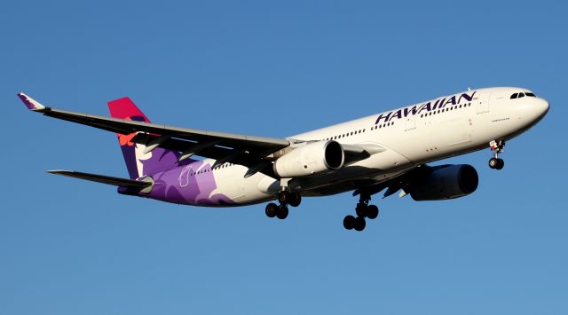 Airbus A330-200 (N388HA) -  "Nahiku" Short Final To Rwy 16R 29 Dec 2015