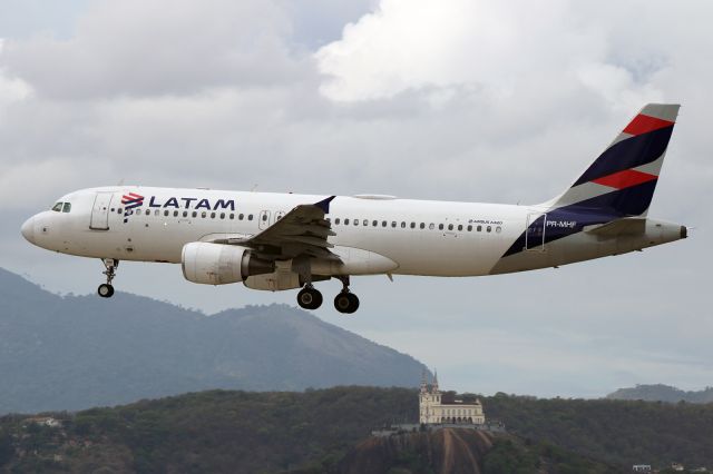 Airbus A320 (PR-MHF)