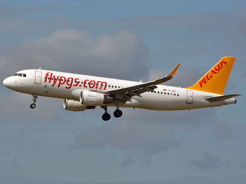 Airbus A320 (TC-DCI) - Kystvejen RWY22L