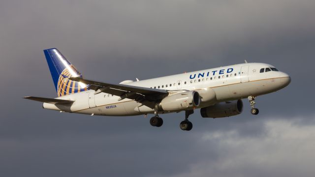 Airbus A319 (N835UA)