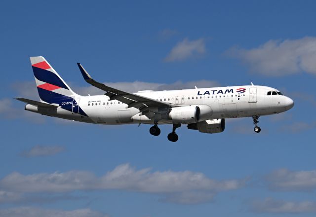 Airbus A320 (CC-BFS)