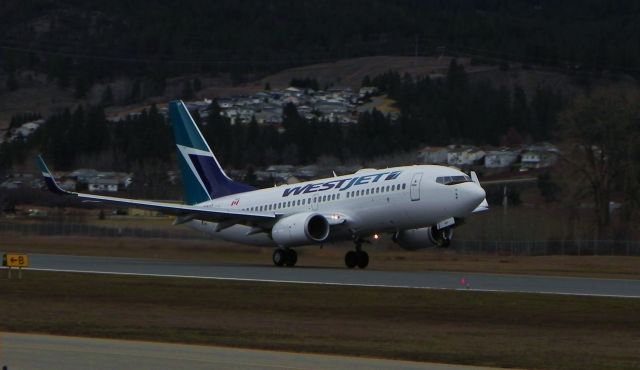 Boeing 737-700 (C-FWAQ)