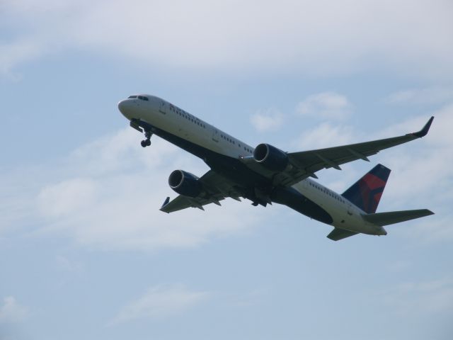 Boeing 757-200 (N702TW)