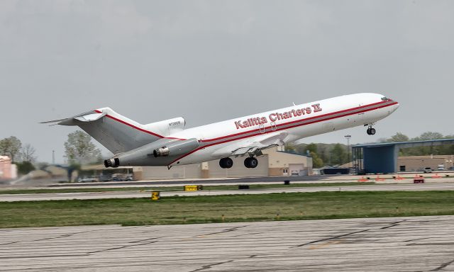 BOEING 727-200 (N720CK) - Taking off from KFWA