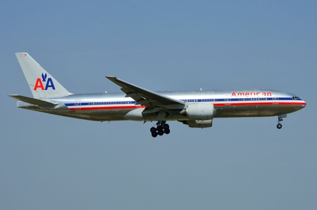 Boeing 777-200 (N752AN) - American - B777-200 - N752AN - Arriving KDFW 06/26/2013