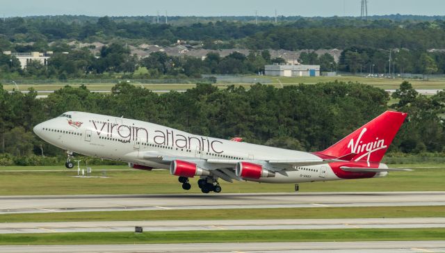 Boeing 747-400 (G-VAST) - G-VAST just getting airborne from runway 35L at Orlando, Florida. Taken from my hotel balcony (Hyatt Orlando Airport, room #8129) using a 70-200mm lens