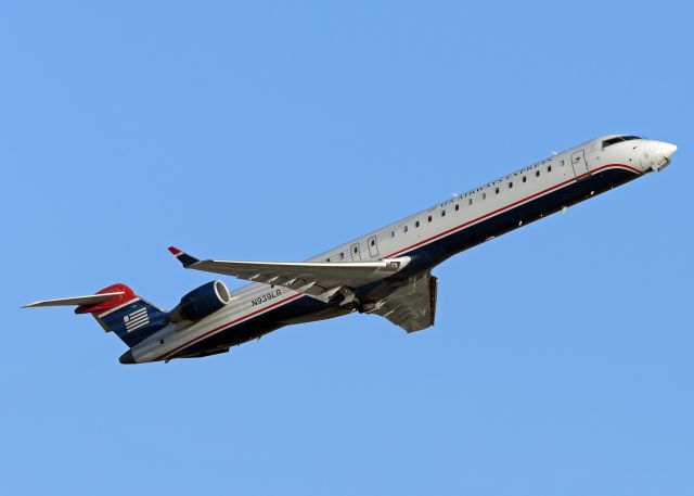 Canadair Regional Jet CRJ-900 (N939LR)