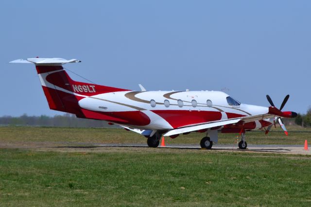 Pilatus PC-12 (N69LT) - THORNBURG LLOYD (Thornburg Investment Management) at KRUQ - 4/5/18