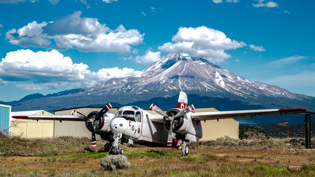 De Havilland Canada CS2F Tracker (N404DF) - Ex CDF TS-2A Tracker stands guard at Weed Airport (O46)