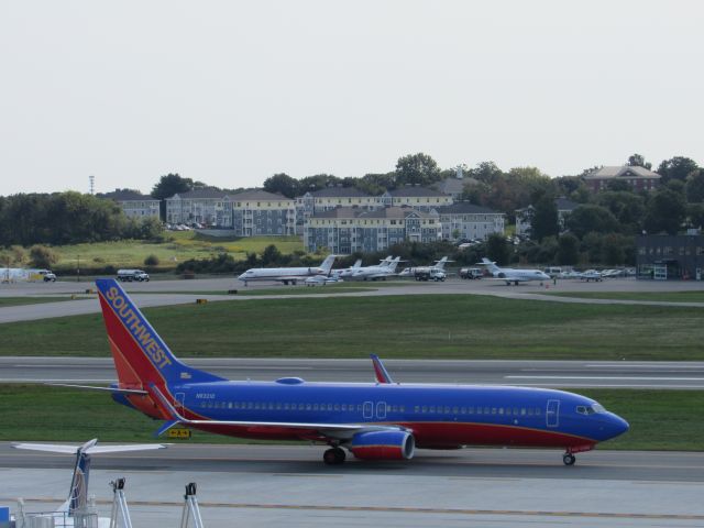 Boeing 737-800 (N8321D)