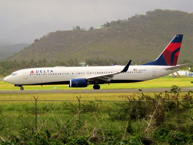 Boeing 737-900 (N826DN)