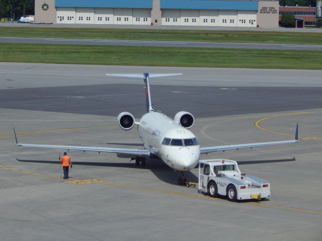 Canadair Regional Jet CRJ-200 (N8971A) - A Delta CRJ200 pushes back from KALB.